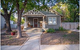 Chic Downtown Farmhouse With Garden And Bbq Grill
