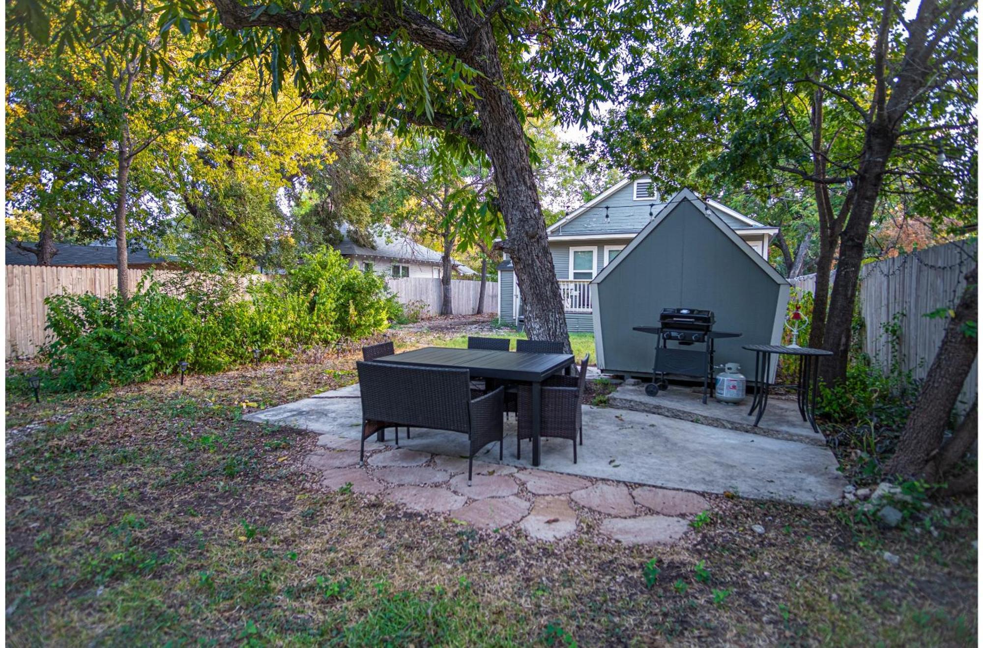 Chic Downtown Farmhouse With Garden And Bbq Grill San Antonio Exterior photo