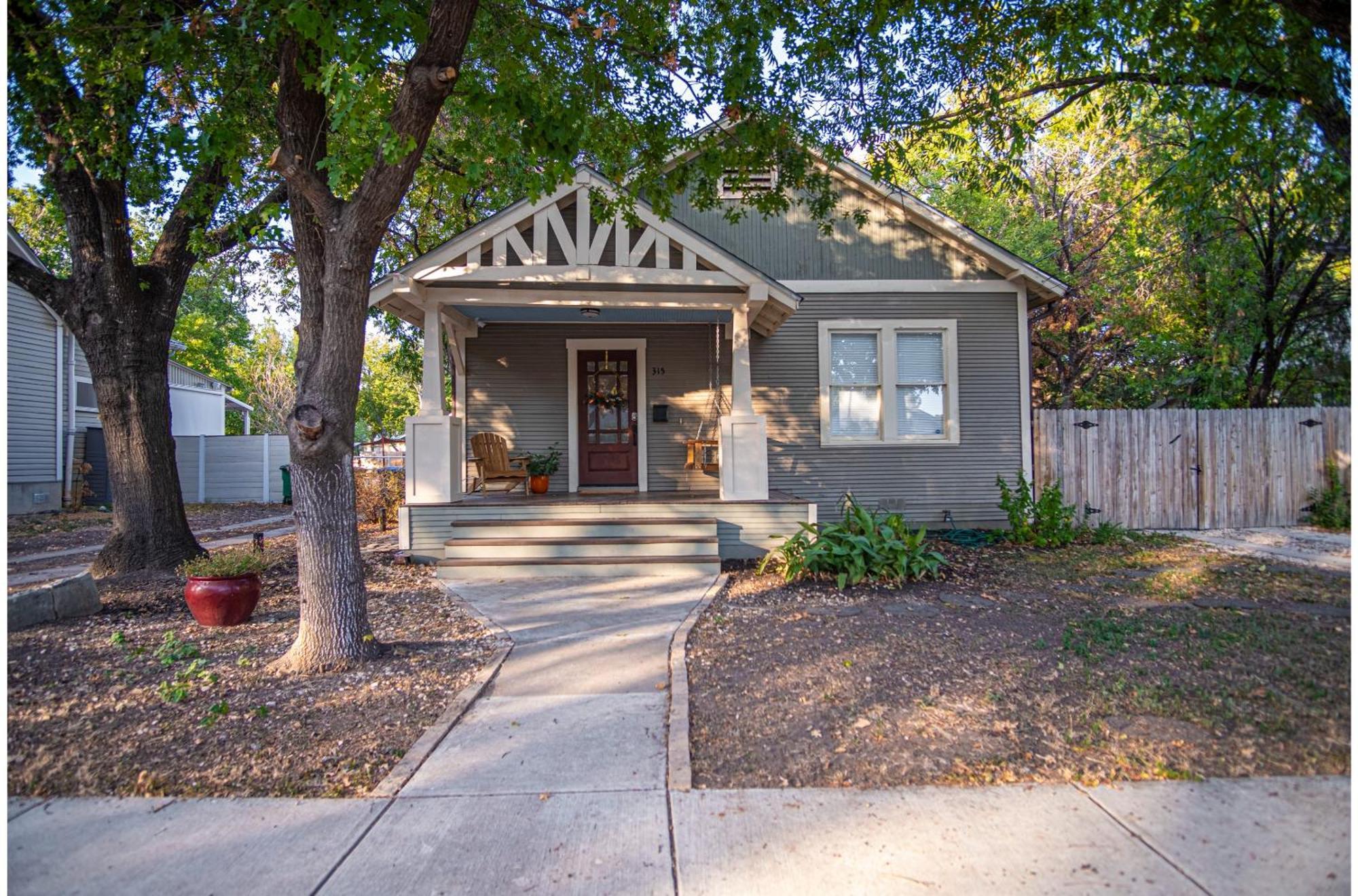 Chic Downtown Farmhouse With Garden And Bbq Grill San Antonio Exterior photo