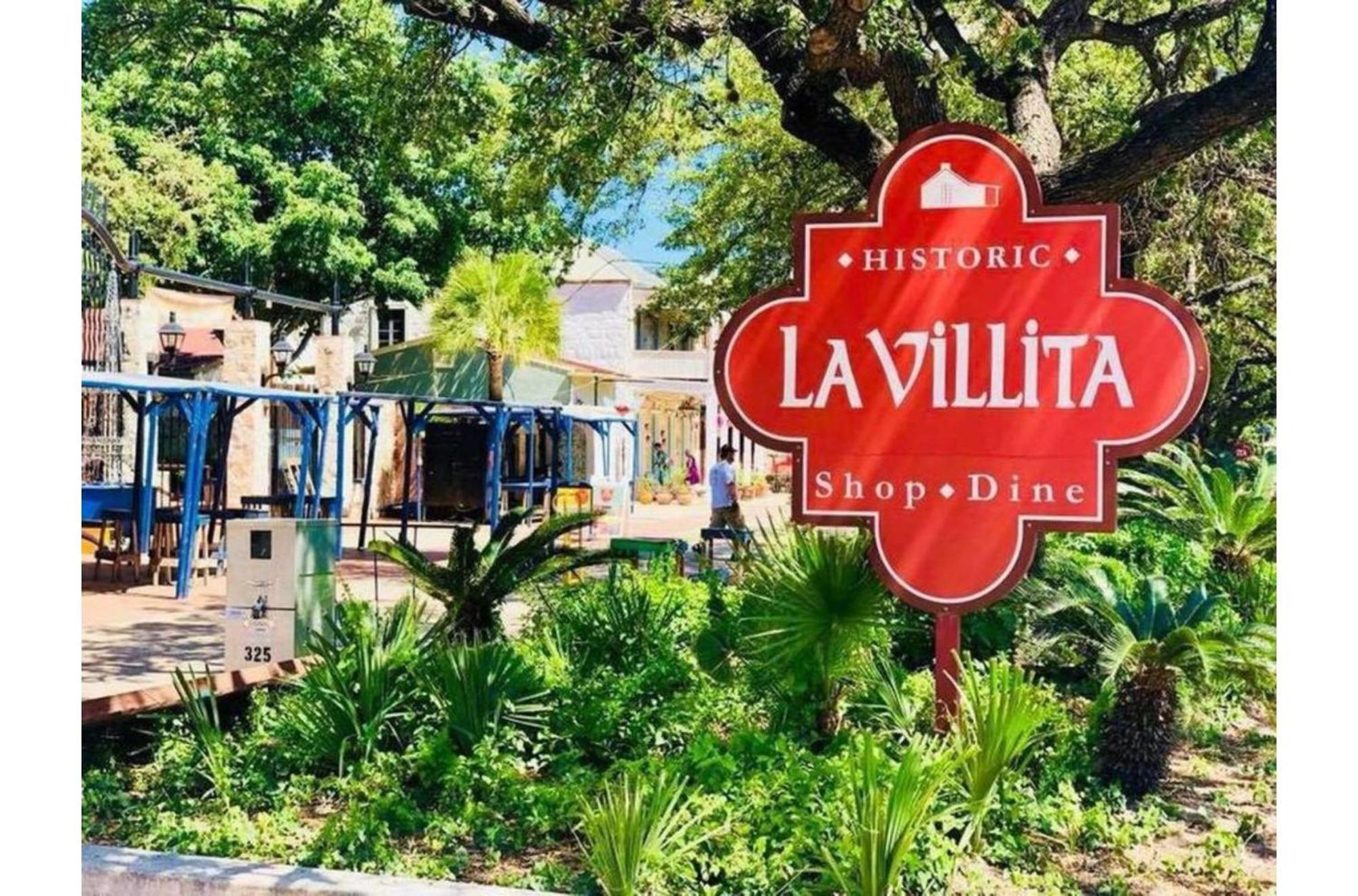 Chic Downtown Farmhouse With Garden And Bbq Grill San Antonio Exterior photo